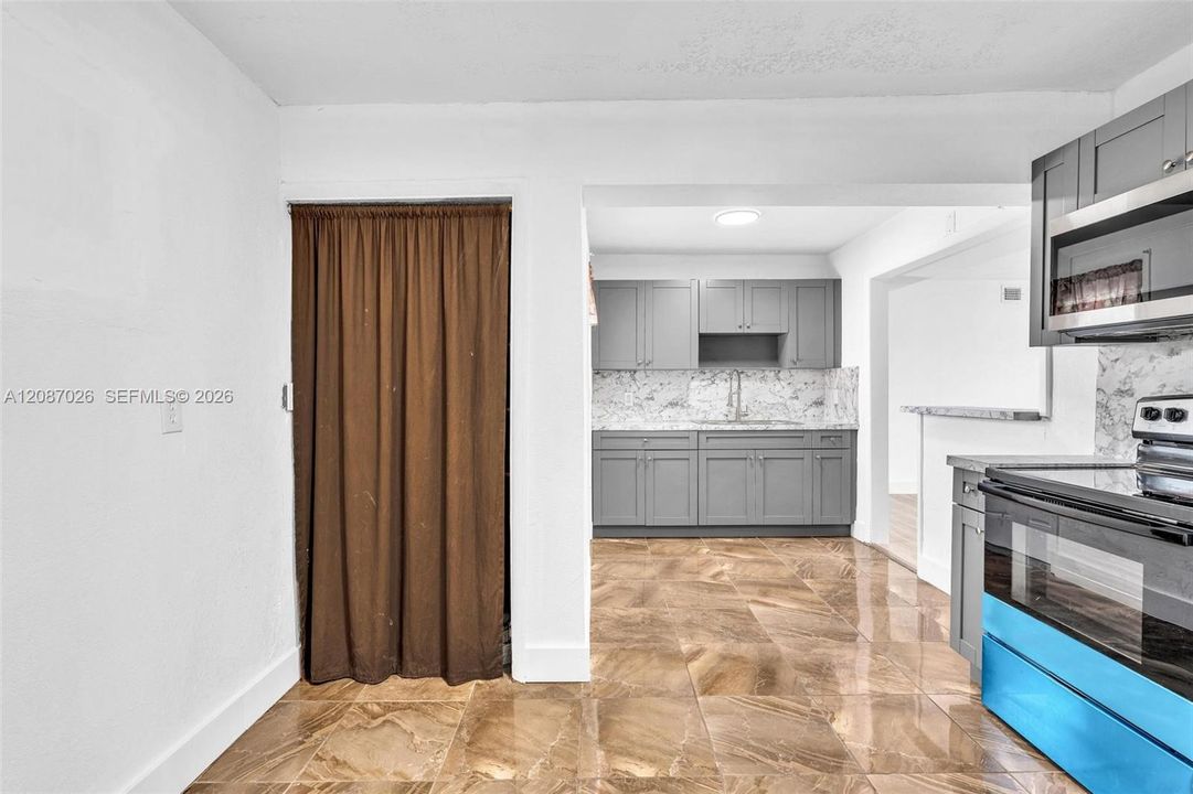 For Sale: $399,000 (3 beds, 1 baths, 1194 Square Feet)