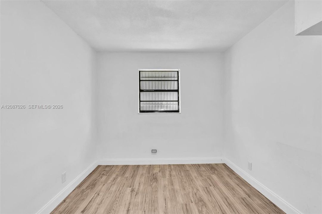For Sale: $399,000 (3 beds, 1 baths, 1194 Square Feet)