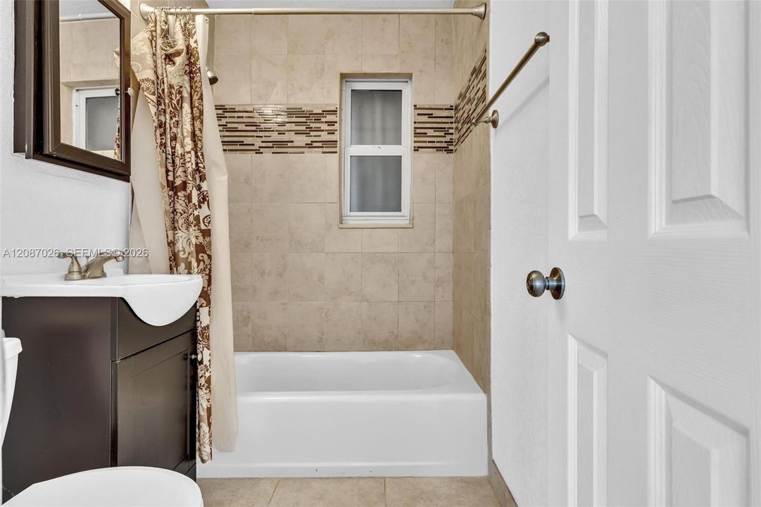 For Sale: $399,000 (3 beds, 1 baths, 1194 Square Feet)