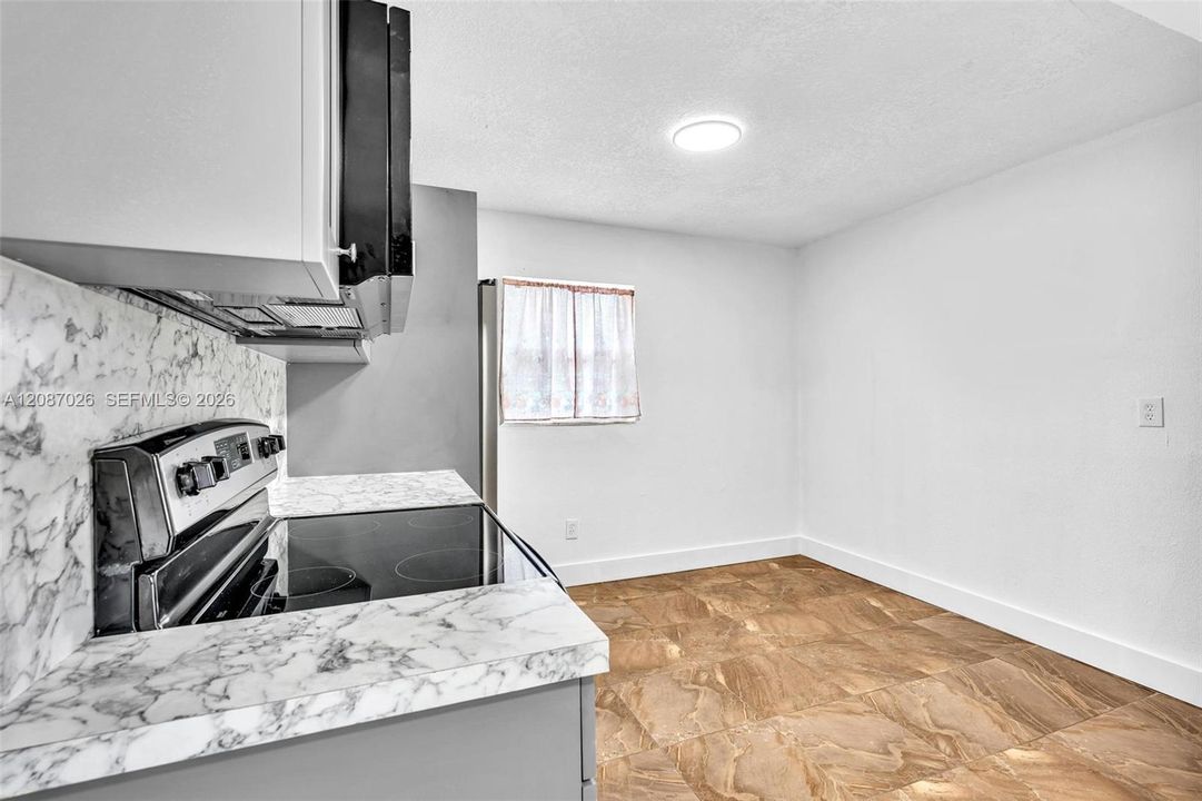 For Sale: $399,000 (3 beds, 1 baths, 1194 Square Feet)