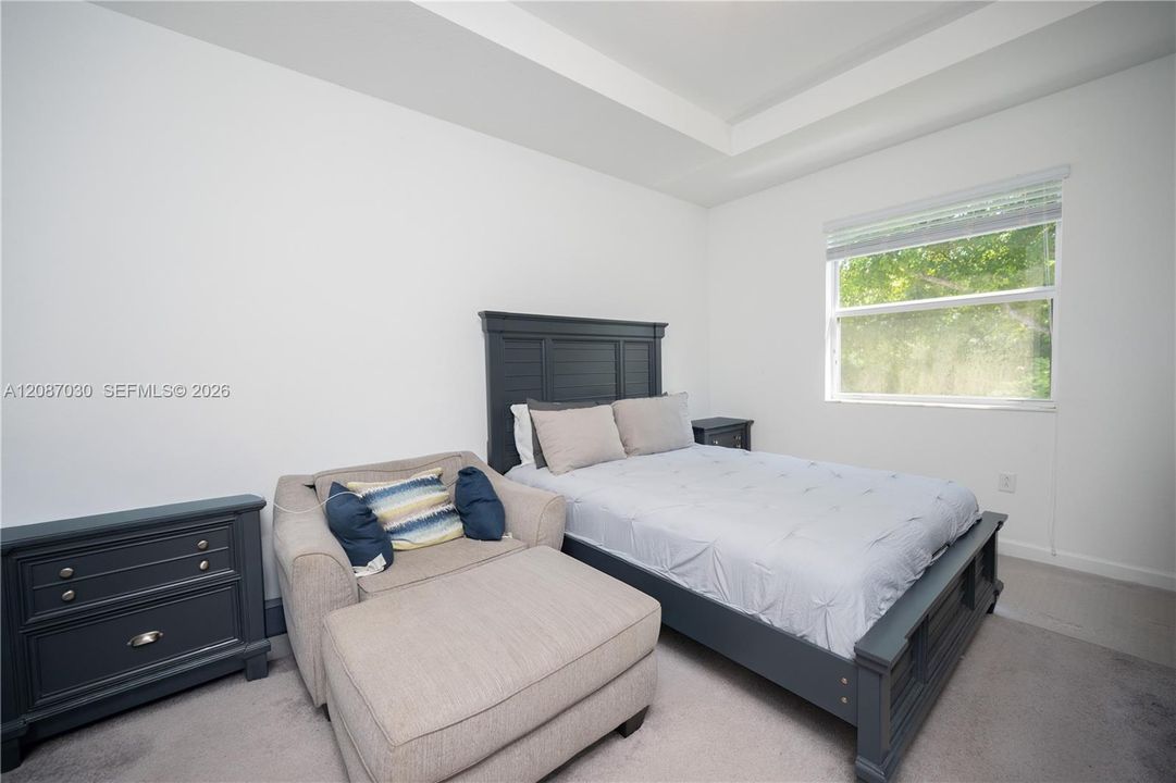 For Rent: $3,200 (4 beds, 2 baths, 1820 Square Feet)