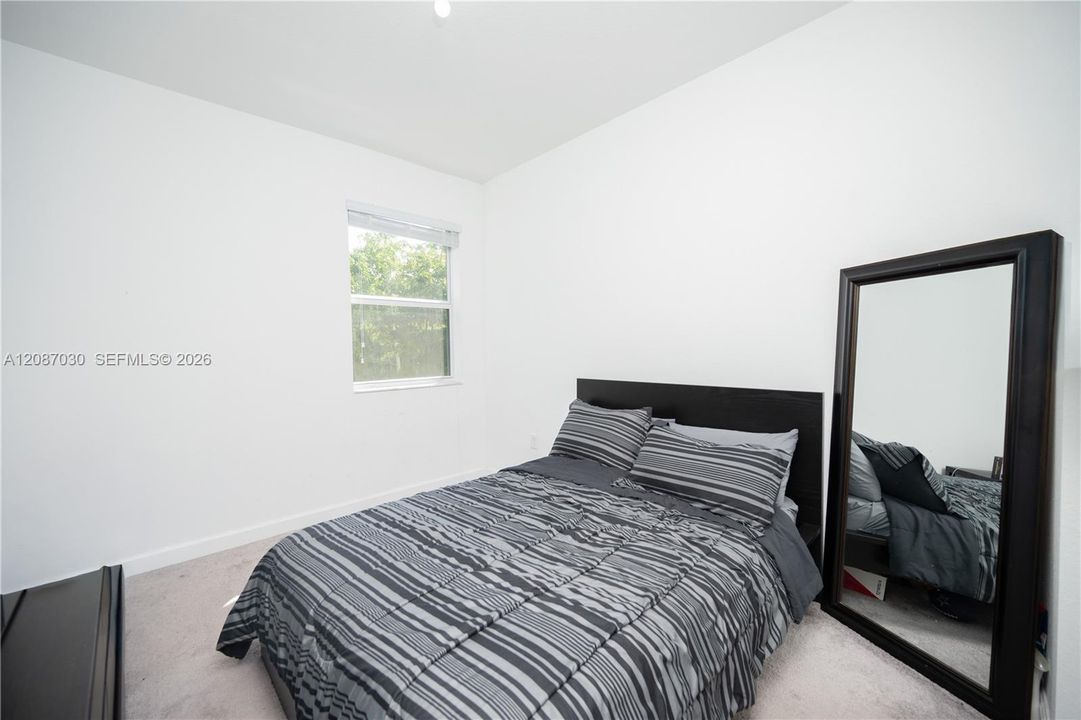 For Rent: $3,200 (4 beds, 2 baths, 1820 Square Feet)