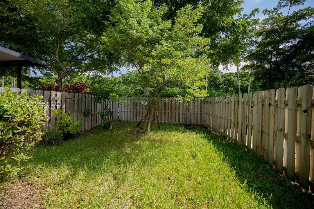 For Rent: $3,200 (4 beds, 2 baths, 1820 Square Feet)