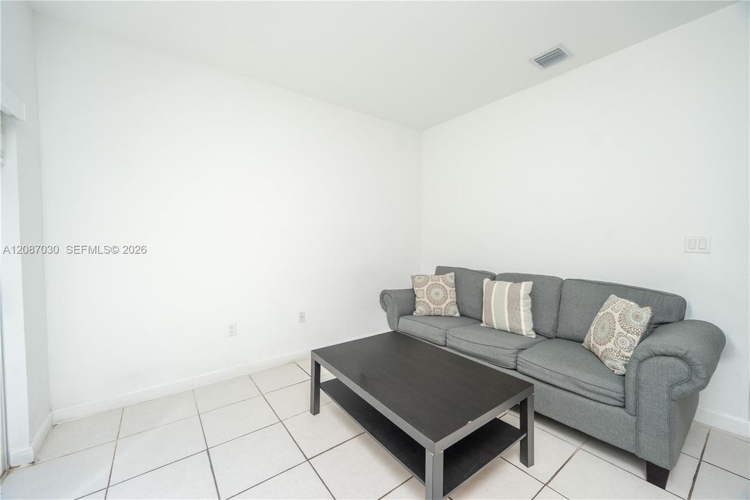 For Rent: $3,200 (4 beds, 2 baths, 1820 Square Feet)