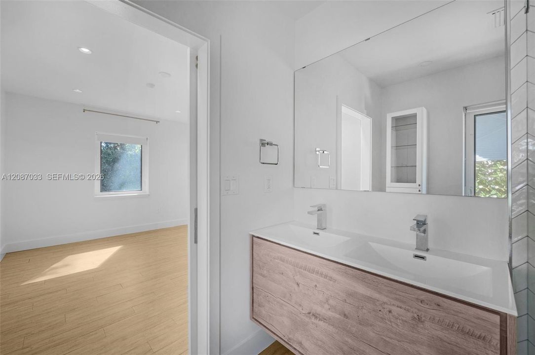 For Rent: $4,800 (3 beds, 2 baths, 1555 Square Feet)
