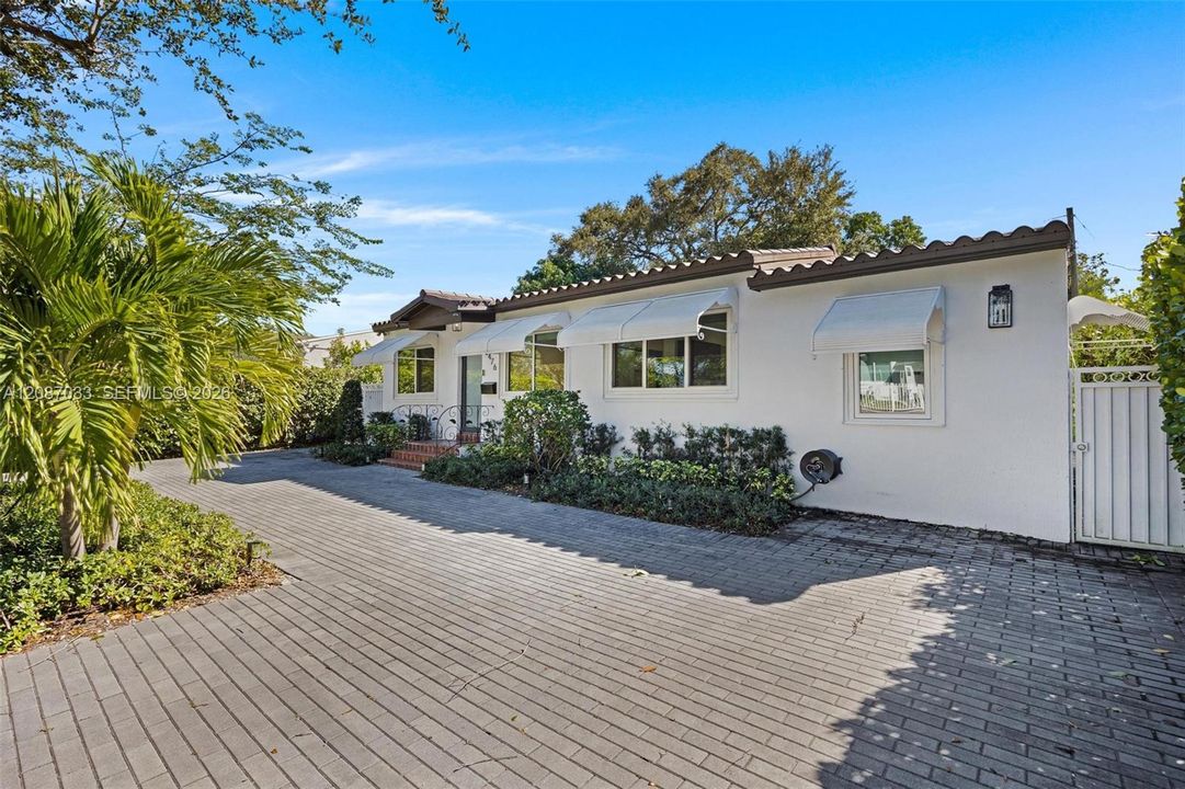 For Rent: $4,800 (3 beds, 2 baths, 1555 Square Feet)