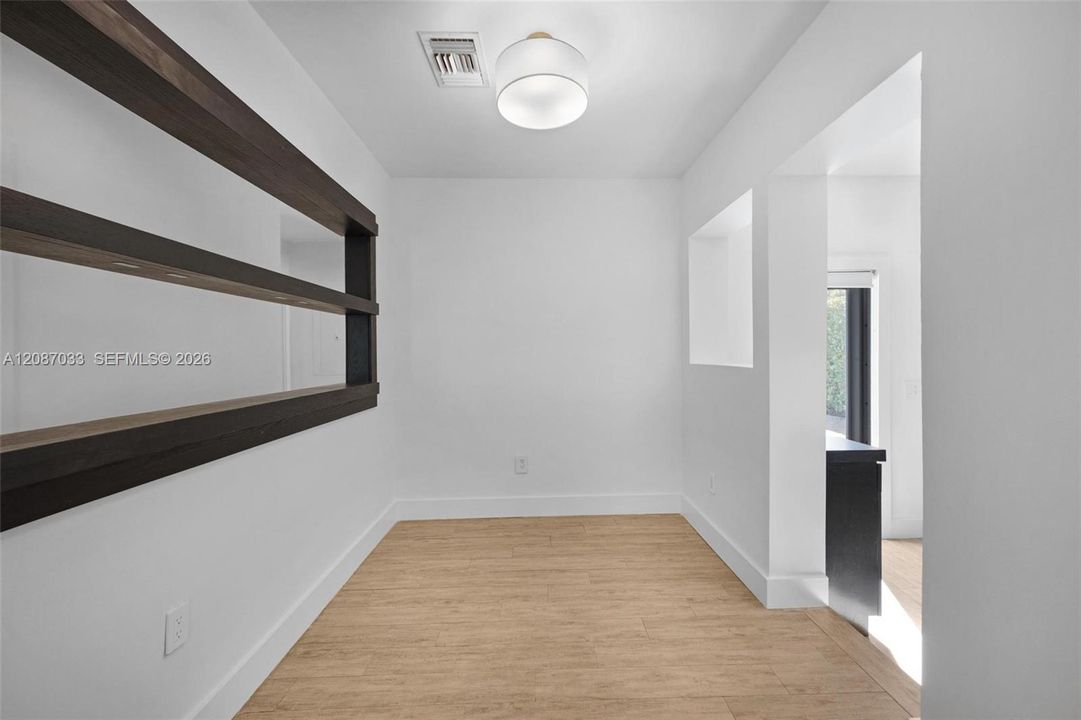 For Rent: $4,800 (3 beds, 2 baths, 1555 Square Feet)