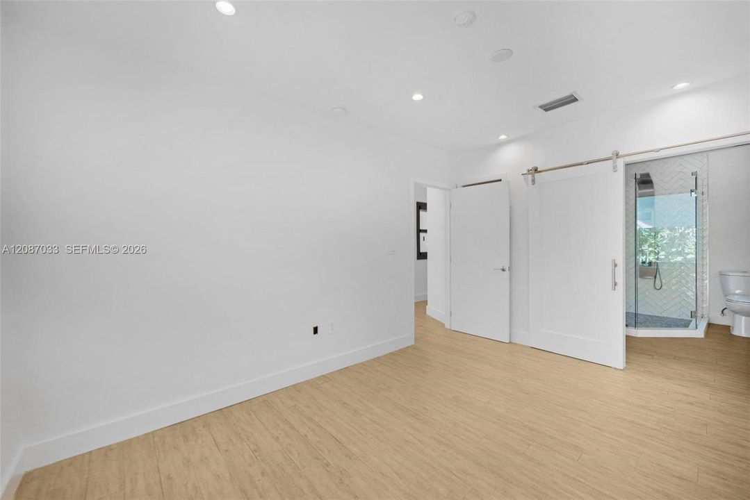 For Rent: $4,800 (3 beds, 2 baths, 1555 Square Feet)