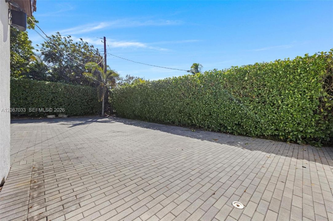 For Rent: $4,800 (3 beds, 2 baths, 1555 Square Feet)