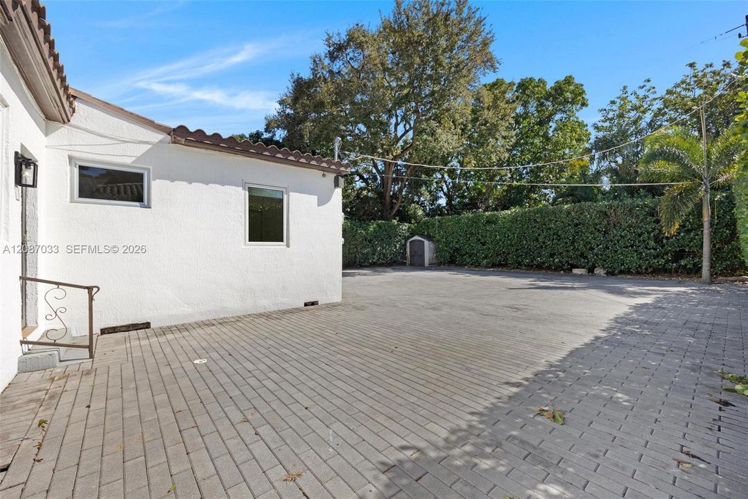 For Rent: $4,800 (3 beds, 2 baths, 1555 Square Feet)