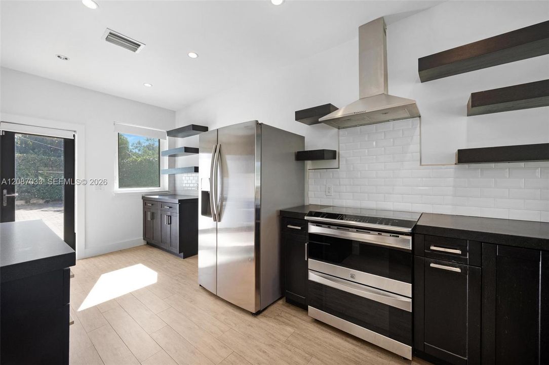 For Rent: $4,800 (3 beds, 2 baths, 1555 Square Feet)