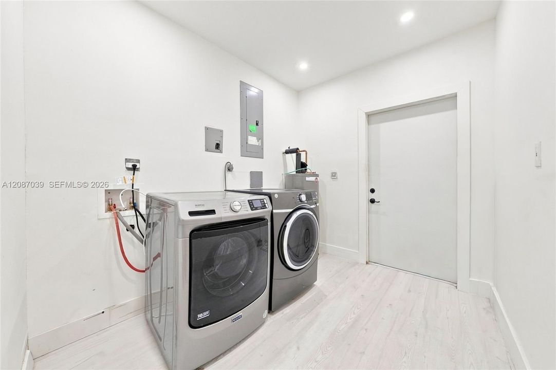 En Venta: $530,000 (3 camas, 2 baños, 1682 Pies cuadrados)