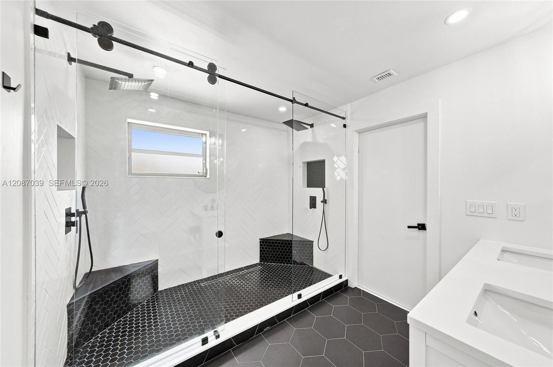 En Venta: $530,000 (3 camas, 2 baños, 1682 Pies cuadrados)