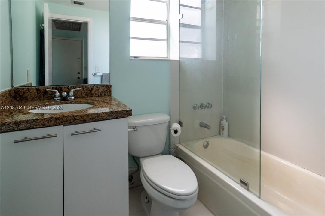 For Sale: $295,000 (1 beds, 1 baths, 450 Square Feet)
