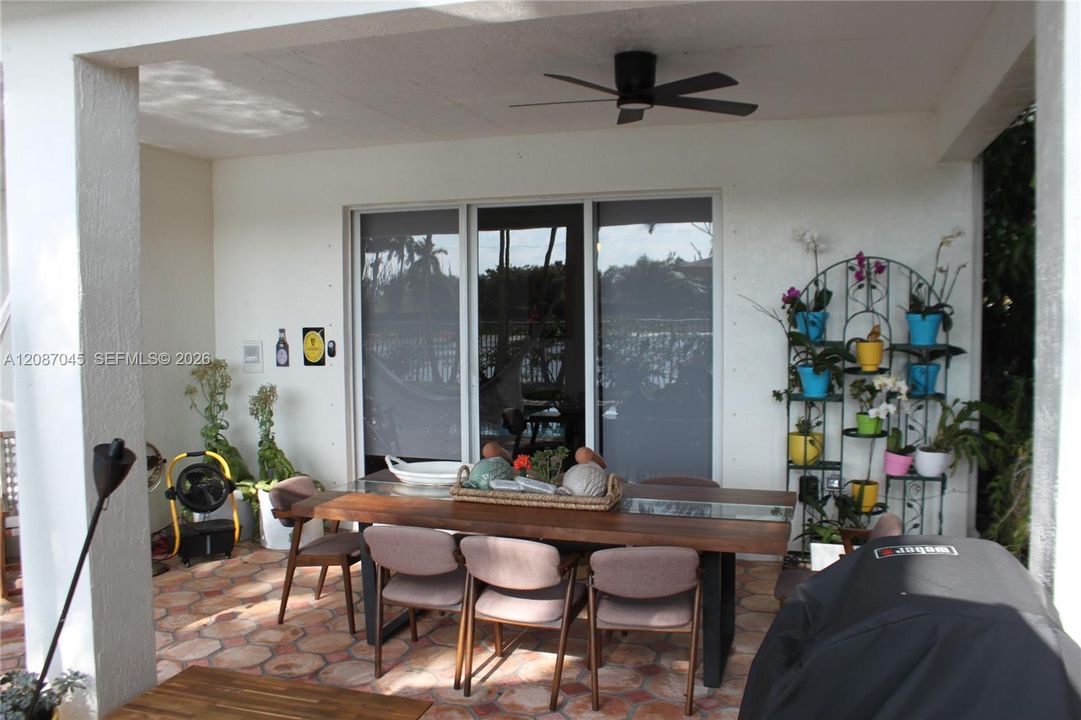Activo con contrato: $6,500 (5 camas, 3 baños, 2840 Pies cuadrados)