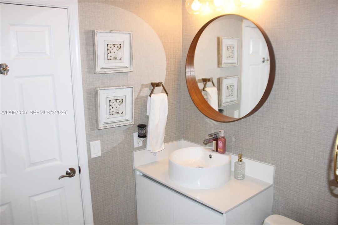 Activo con contrato: $6,500 (5 camas, 3 baños, 2840 Pies cuadrados)