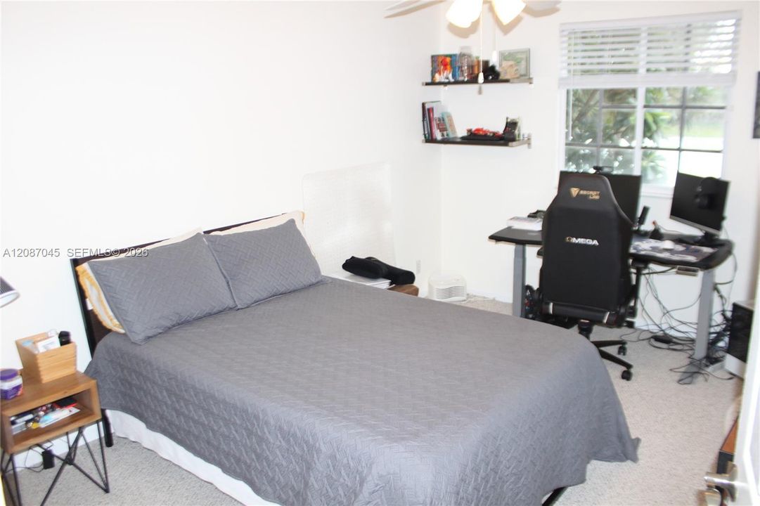Activo con contrato: $6,500 (5 camas, 3 baños, 2840 Pies cuadrados)