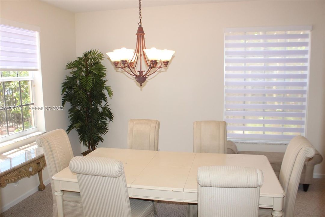 Activo con contrato: $6,500 (5 camas, 3 baños, 2840 Pies cuadrados)