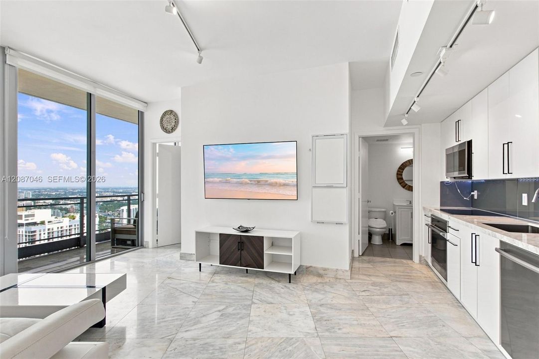 For Rent: $4,175 (2 beds, 2 baths, 930 Square Feet)