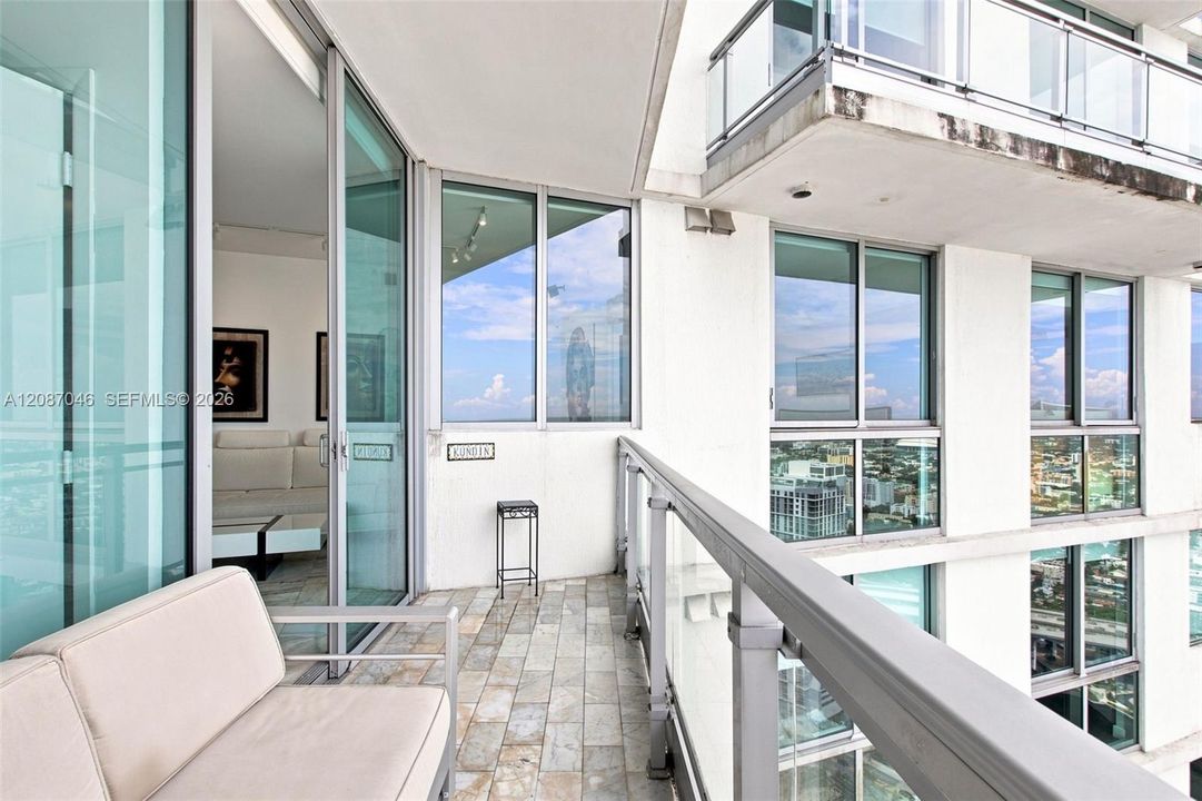 For Rent: $4,175 (2 beds, 2 baths, 930 Square Feet)