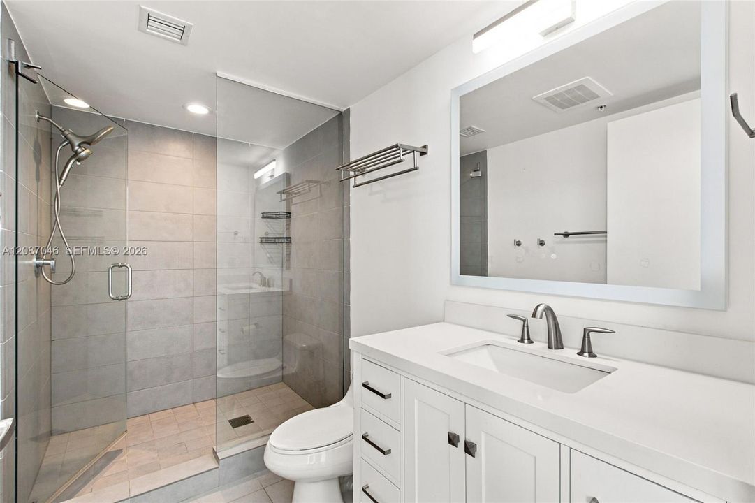 For Rent: $4,175 (2 beds, 2 baths, 930 Square Feet)