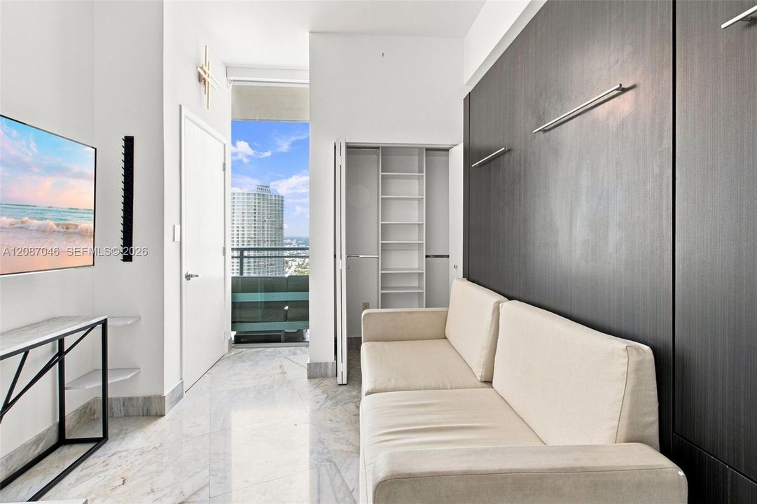 For Rent: $4,175 (2 beds, 2 baths, 930 Square Feet)