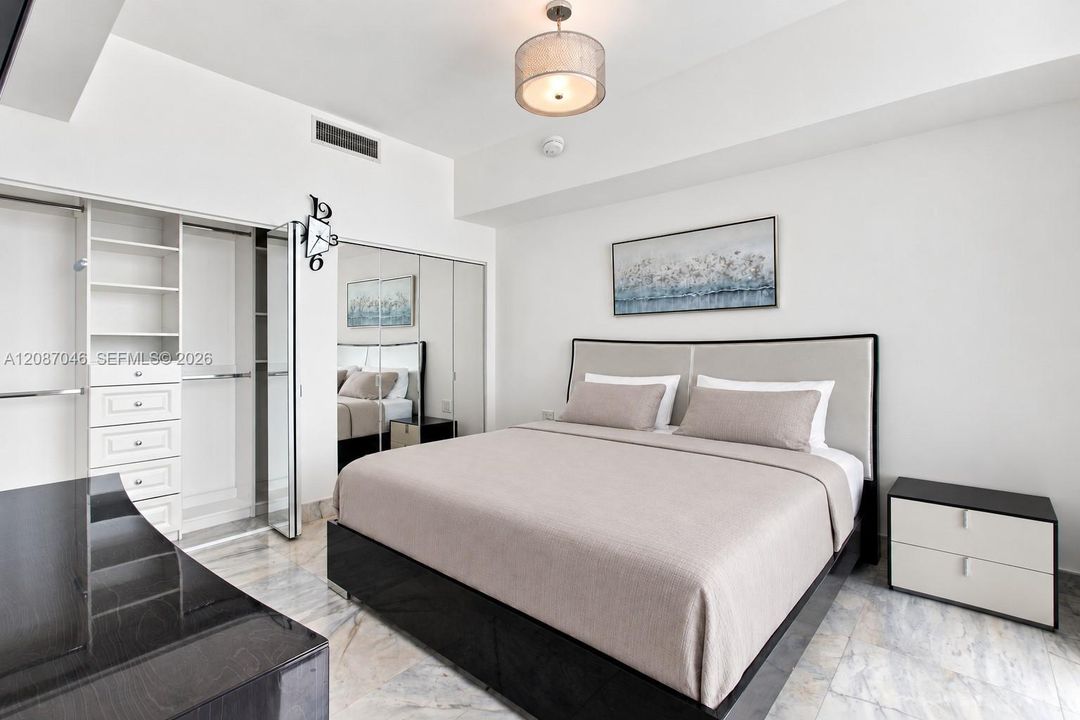 For Rent: $4,175 (2 beds, 2 baths, 930 Square Feet)