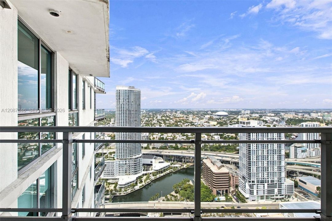 For Rent: $4,175 (2 beds, 2 baths, 930 Square Feet)