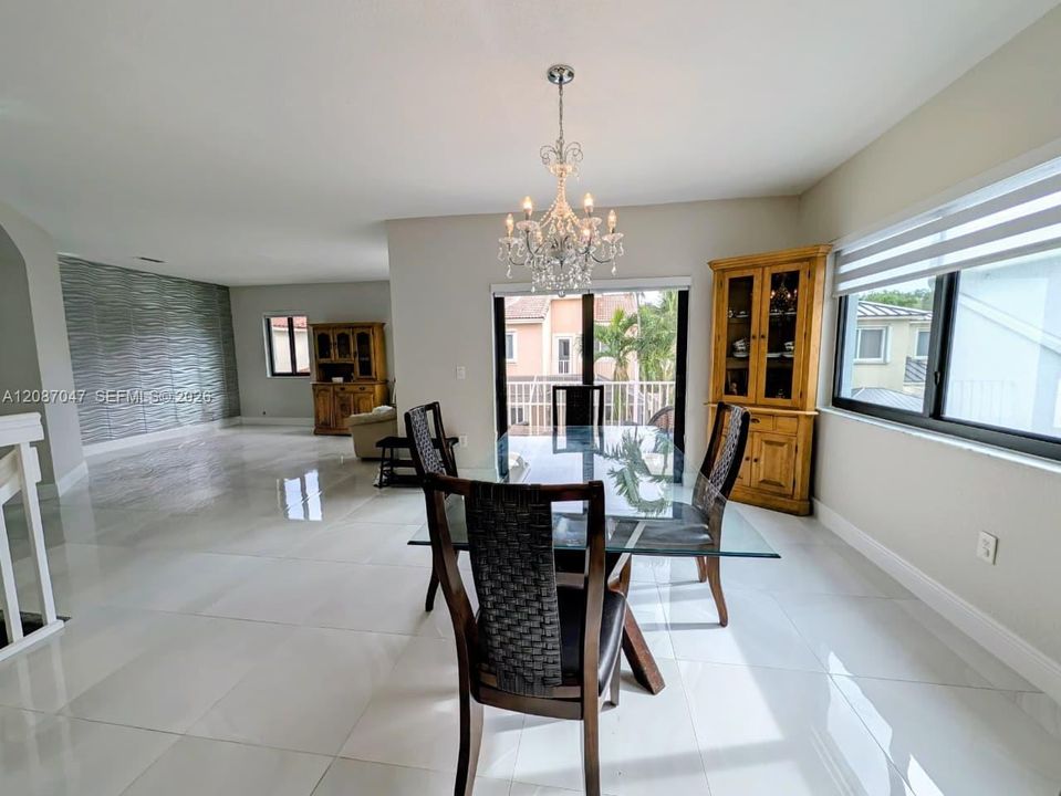 For Rent: $1,600 (1 beds, 1 baths, 2168 Square Feet)