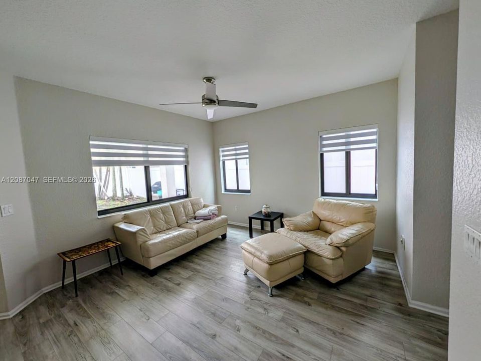 For Rent: $1,600 (1 beds, 1 baths, 2168 Square Feet)