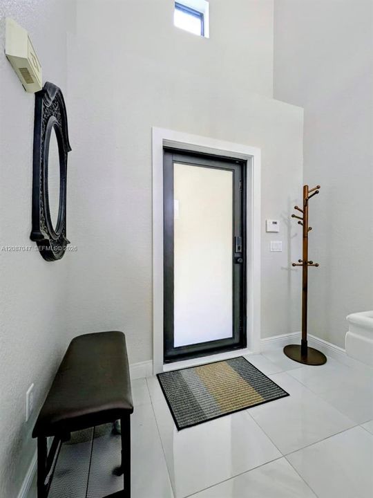 For Rent: $1,600 (1 beds, 1 baths, 2168 Square Feet)
