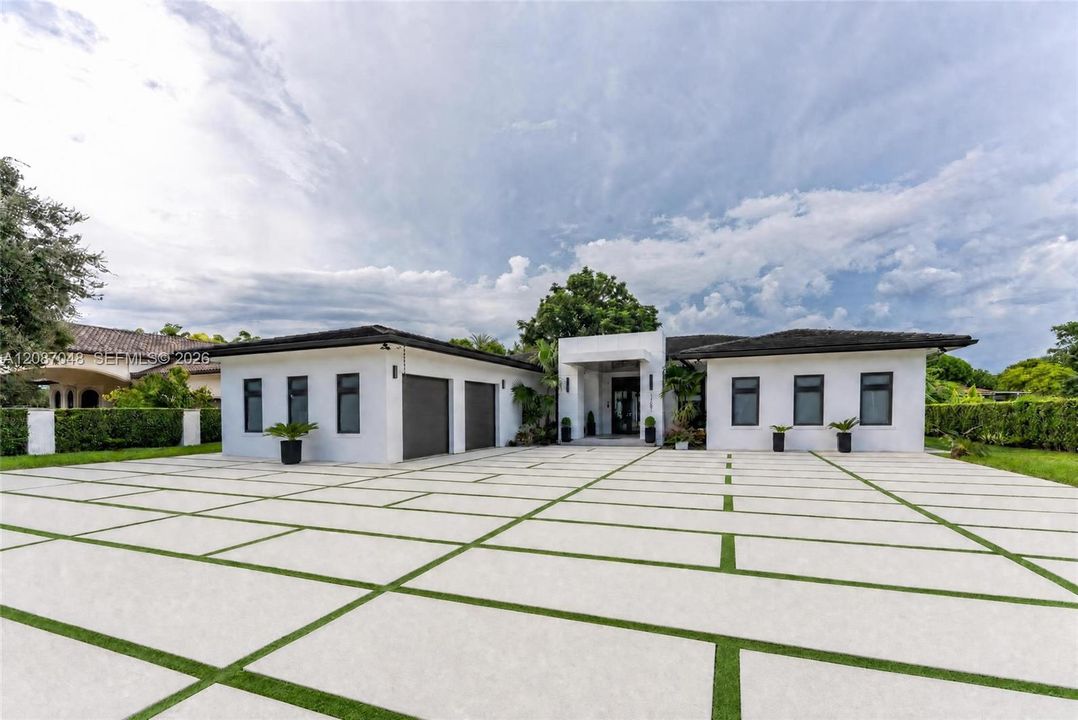 For Sale: $4,395,000 (5 beds, 6 baths, 4163 Square Feet)
