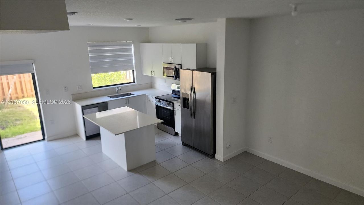 En Venta: $455,000 (3 camas, 3 baños, 1328 Pies cuadrados)