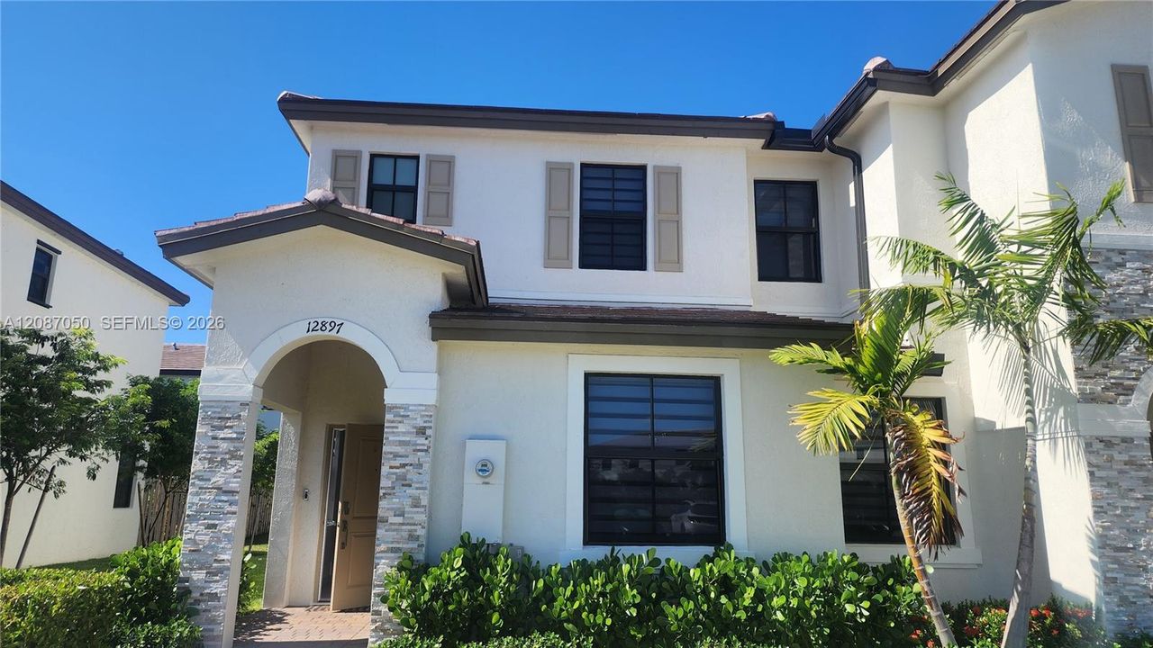 En Venta: $455,000 (3 camas, 3 baños, 1328 Pies cuadrados)