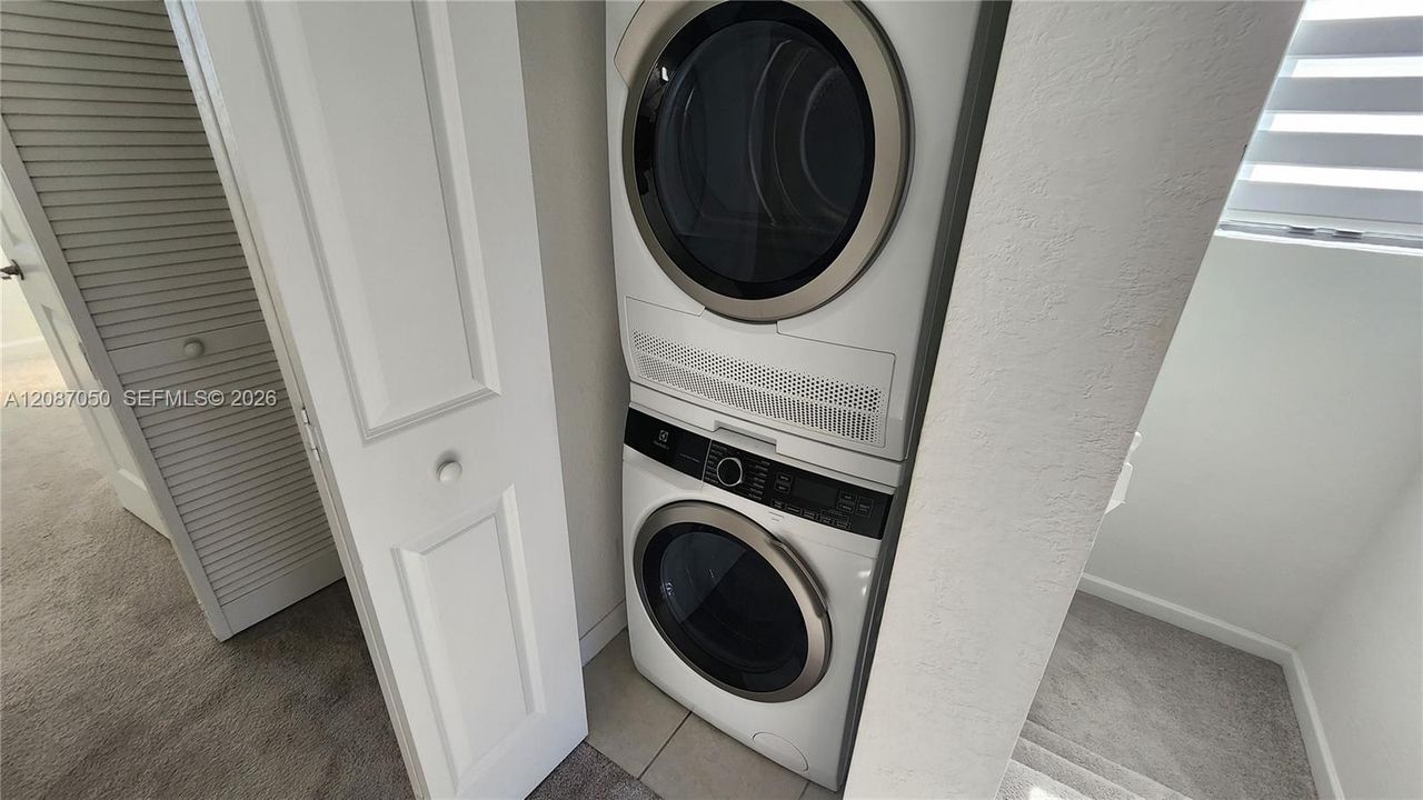 En Venta: $455,000 (3 camas, 3 baños, 1328 Pies cuadrados)