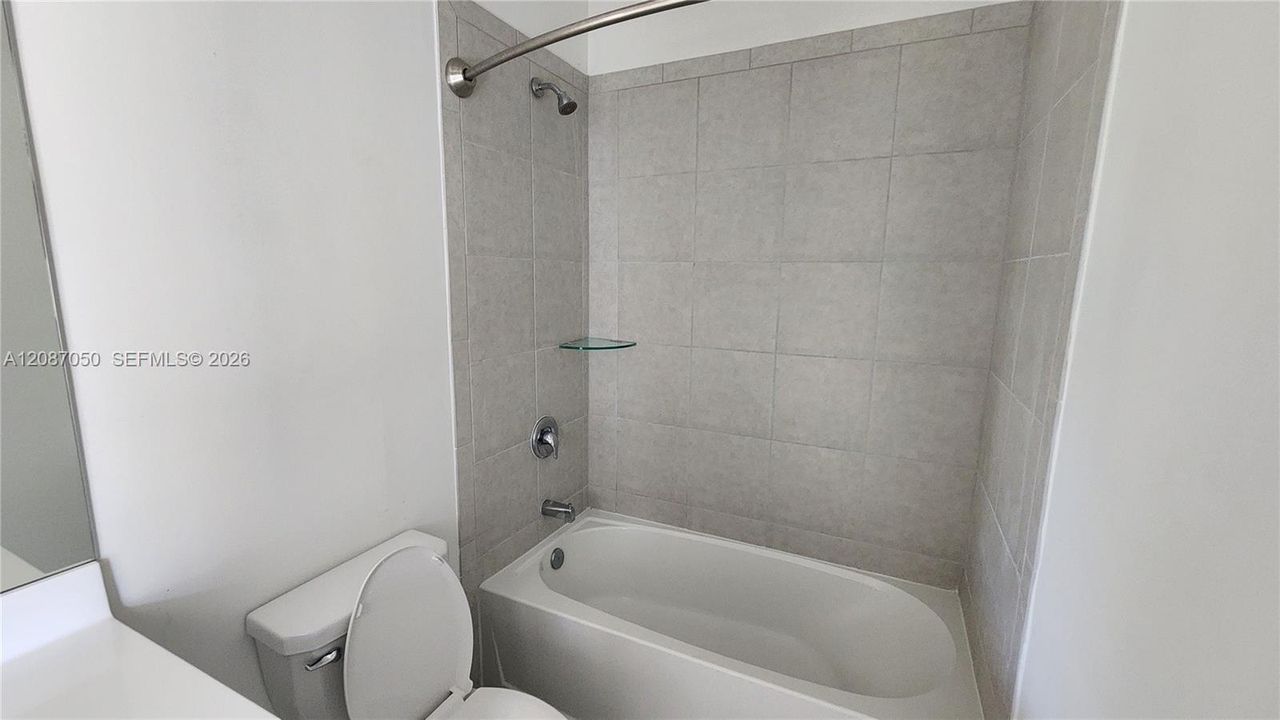 En Venta: $455,000 (3 camas, 3 baños, 1328 Pies cuadrados)
