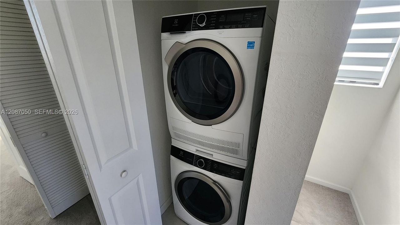 En Venta: $455,000 (3 camas, 3 baños, 1328 Pies cuadrados)