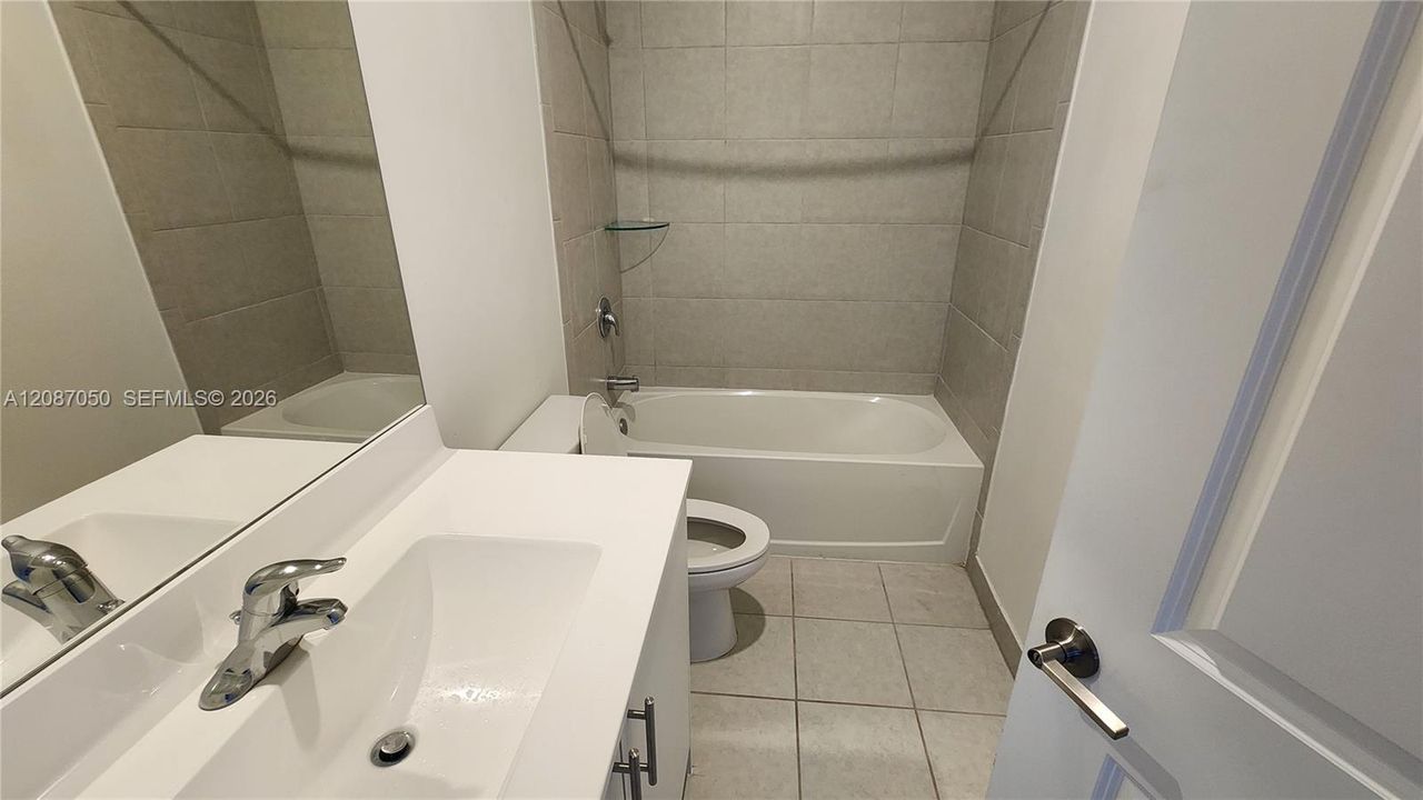 En Venta: $455,000 (3 camas, 3 baños, 1328 Pies cuadrados)