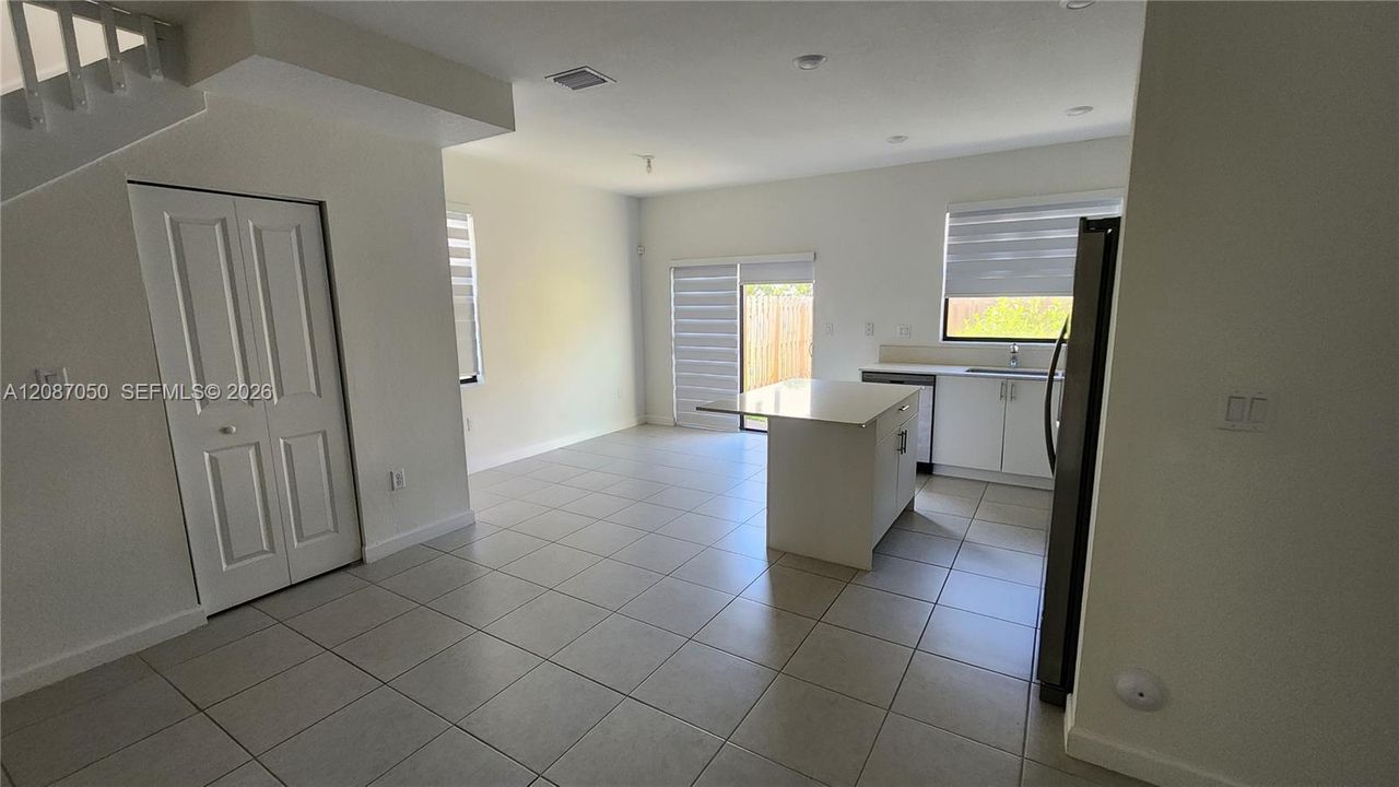 En Venta: $455,000 (3 camas, 3 baños, 1328 Pies cuadrados)