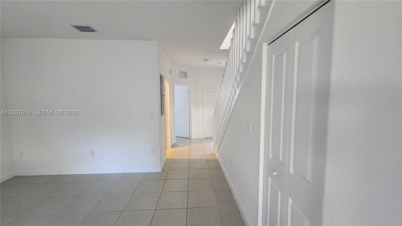 En Venta: $455,000 (3 camas, 3 baños, 1328 Pies cuadrados)
