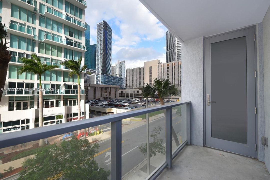 For Rent: $2,700 (1 beds, 1 baths, 710 Square Feet)