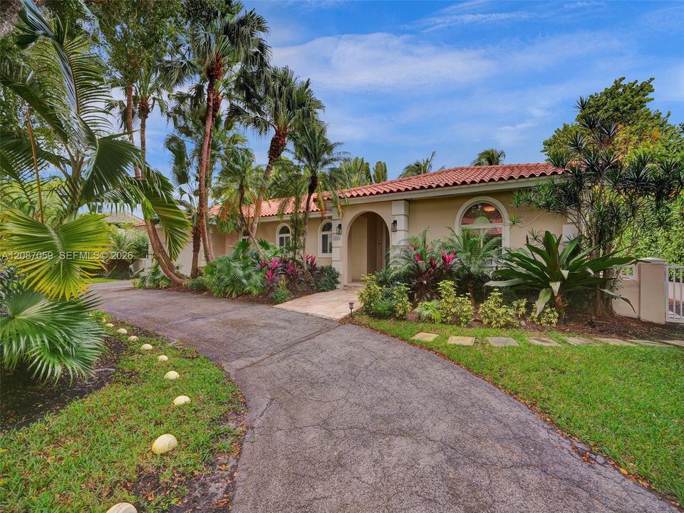 For Rent: $15,500 (4 beds, 3 baths, 2316 Square Feet)
