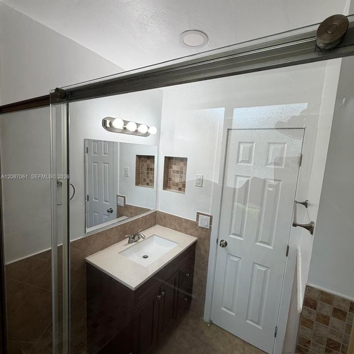En Renta: $4,350 (5 camas, 2 baños, 1876 Pies cuadrados)