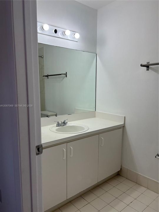 For Rent: $2,500 (2 beds, 2 baths, 1130 Square Feet)