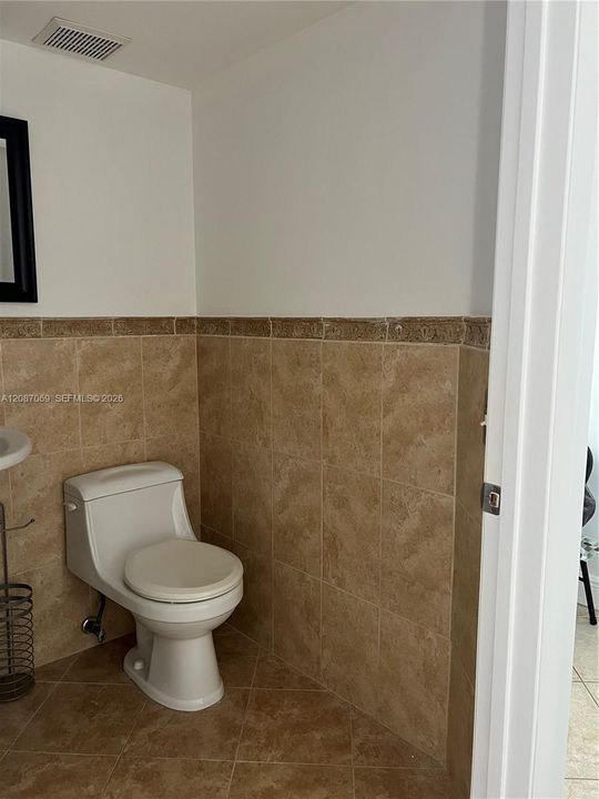 For Rent: $2,500 (2 beds, 2 baths, 1130 Square Feet)