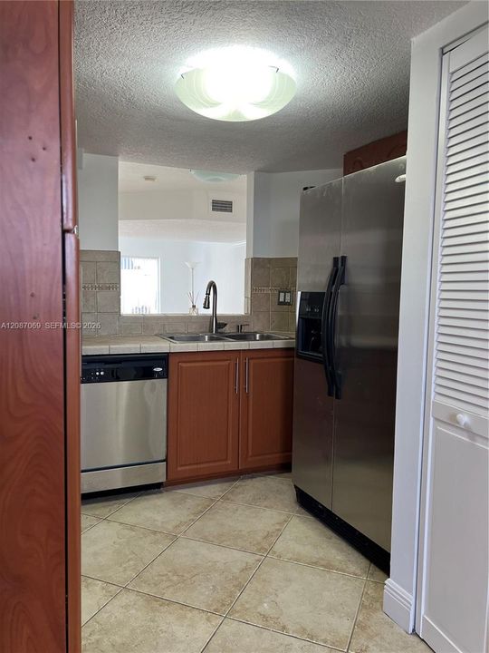 For Rent: $2,500 (2 beds, 2 baths, 1130 Square Feet)
