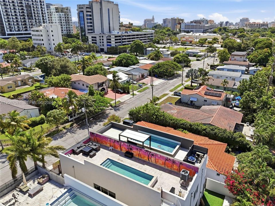 En Venta: $1,145,000 (3 camas, 3 baños, 2108 Pies cuadrados)