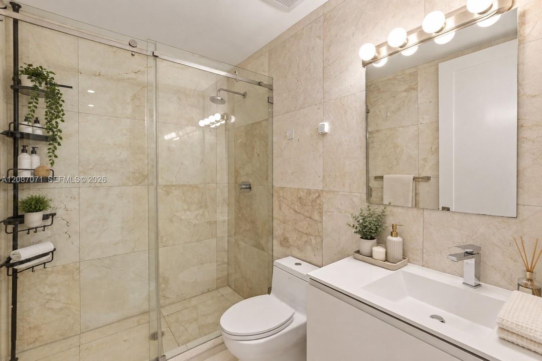 En Venta: $1,145,000 (3 camas, 3 baños, 2108 Pies cuadrados)