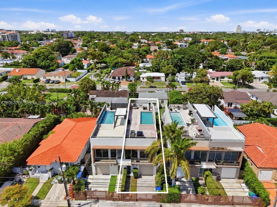 En Venta: $1,145,000 (3 camas, 3 baños, 2108 Pies cuadrados)