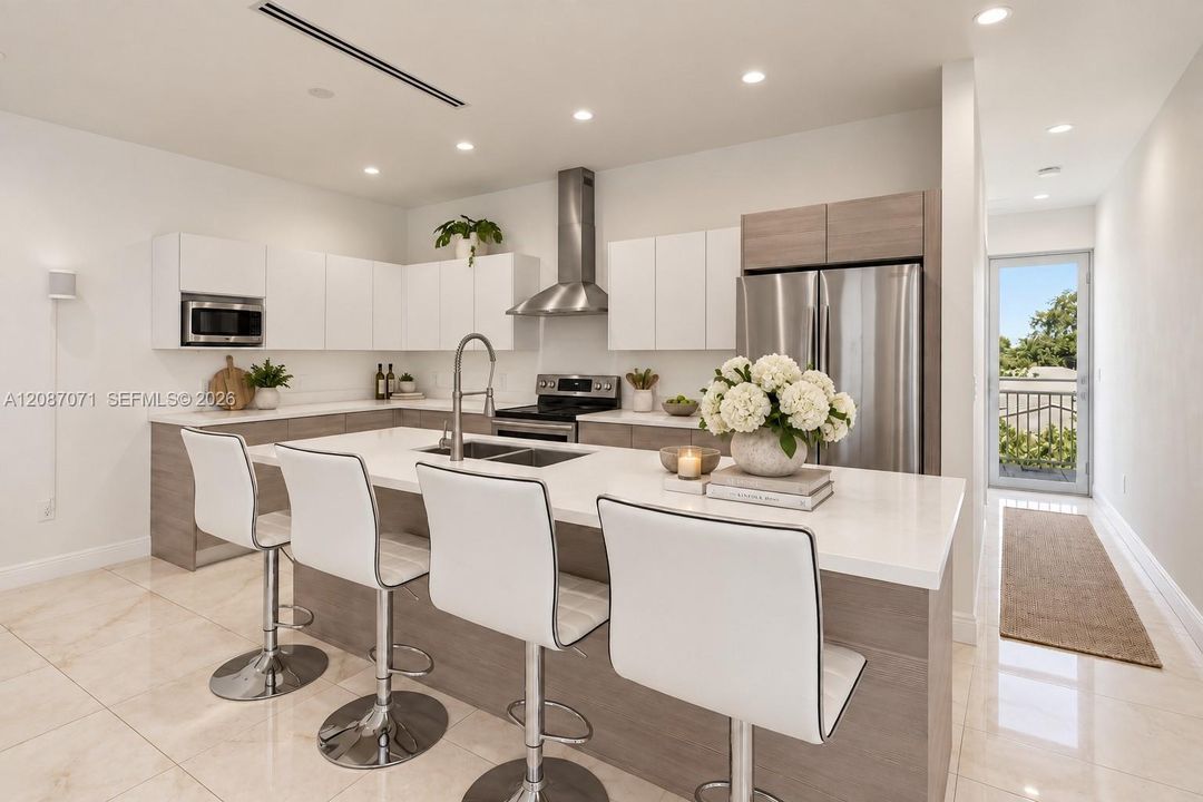 En Venta: $1,145,000 (3 camas, 3 baños, 2108 Pies cuadrados)